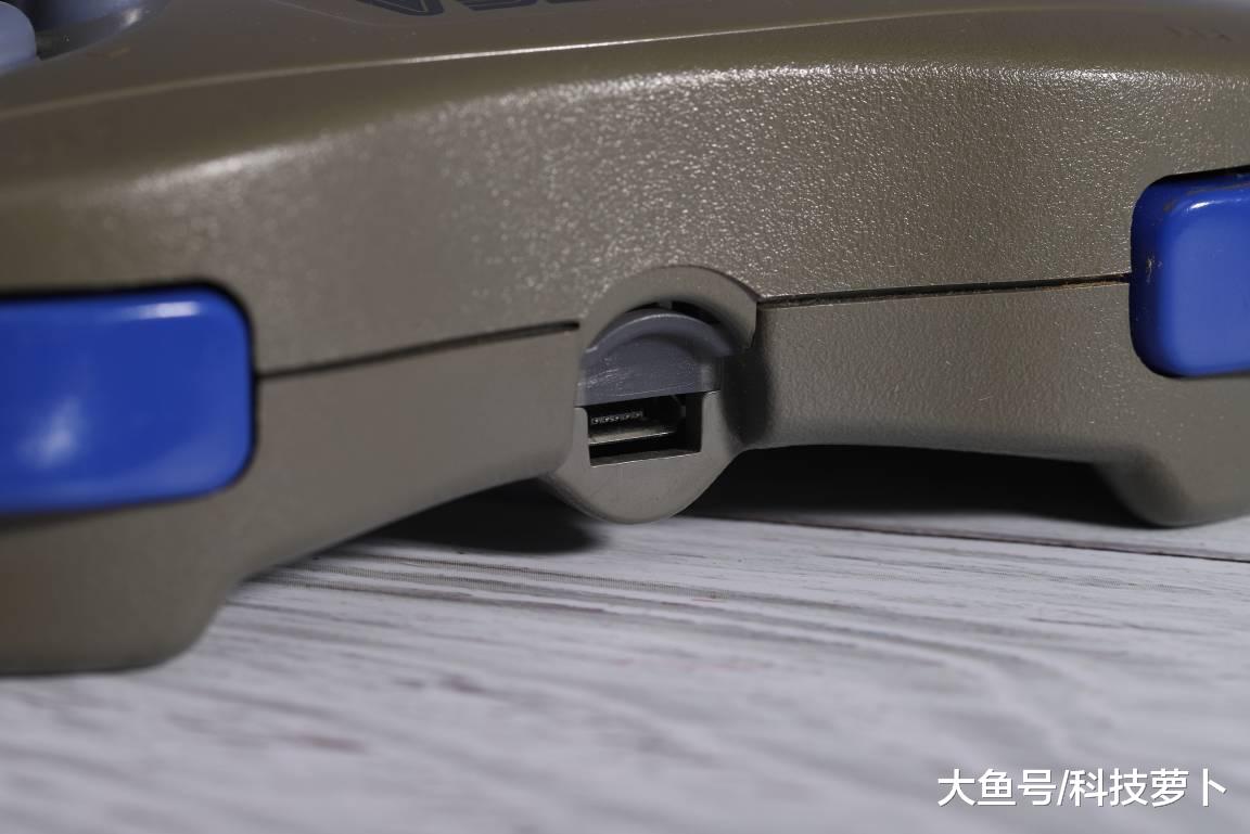 真香！八位堂DIY土星无线蓝牙游戏手柄打格斗有多爽？