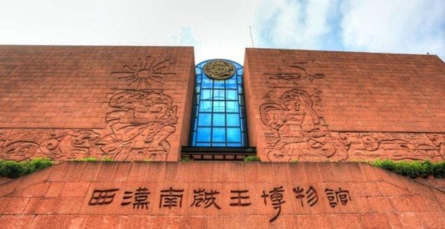 他是我国史上最长寿的帝王，儿子比他先死，只能将位置传给孙儿