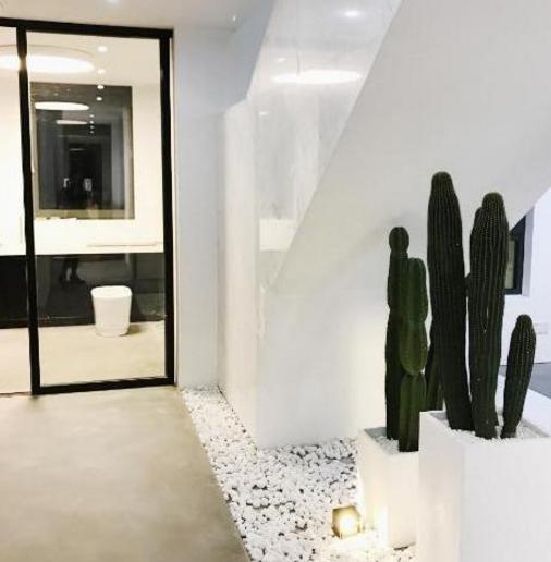 晒晒李雨桐现实的豪宅，连楼梯都用大理石设计，房子跟样板房一样