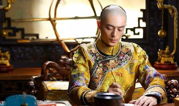 三朝元老告老还乡，因太清贫带数项砖头冒充金银，乾隆：换成真的