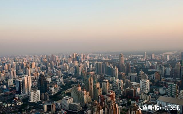 房价高位横盘，刚需买不起，炒房客卖不掉，谁能笑到最后