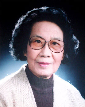 她很多次都面临着毁容的危险,但是她面对困难和恐吓一点都不会退缩!