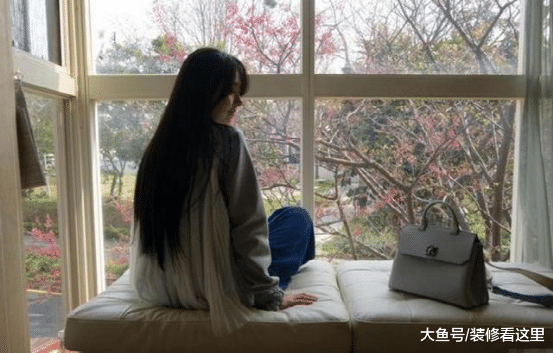 看看郭碧婷的居家生活，穿的衣服很講究，但是吃的飯菜很隨便
