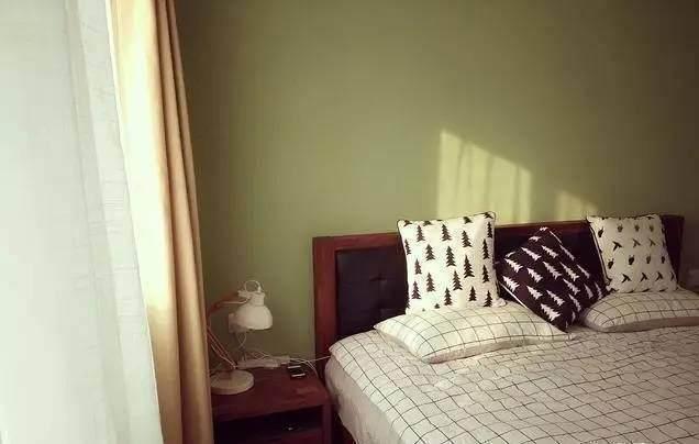 朋友家刚装修好的新房，感觉客餐厅还行，卧室实在难以恭维