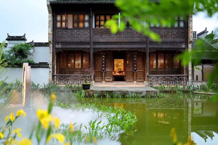 白墙青瓦、低檐粉黛的徽派设计丨又一个隐世民宿需要打卡