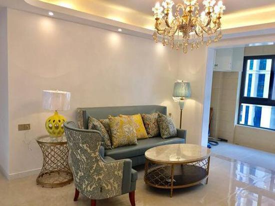 108㎡新房基本完工，家具入场，客厅背景墙看着不丑但是土！