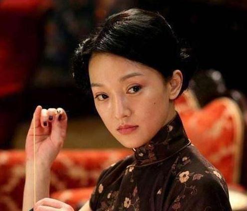 一起參觀周迅北京住的豪宅，平時經常拍古裝劇，家里也古香古色