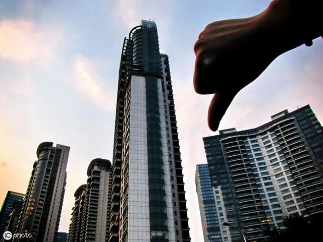 房子刚买一年就想卖，赔了60万！楼市正在“惩罚”抢房的人？