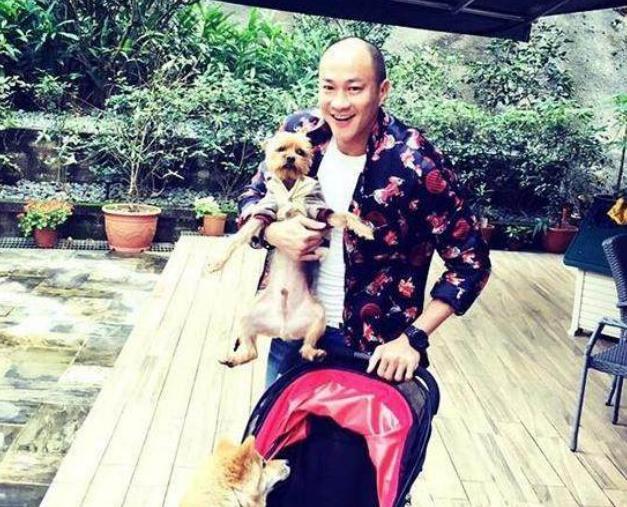 晒晒何润东一家人住的豪宅，家里走廊像酒店一样，光卧室就十几间