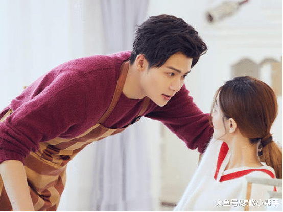 走进徐璐现实的家，简直是“少女心”爆棚，家里堆满了各种快递