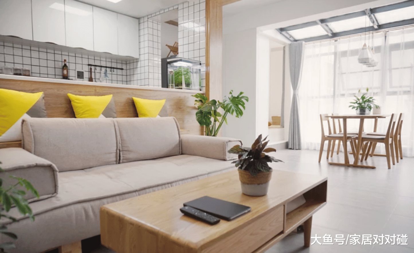 69㎡小宅, 打通沙发墙实用极了! 阳光房改餐厅把人迷住, 晒晒全屋