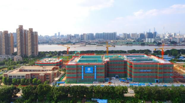 躺在浴缸里看江！一盏灯10多万，揭秘岛尖2000万豪宅