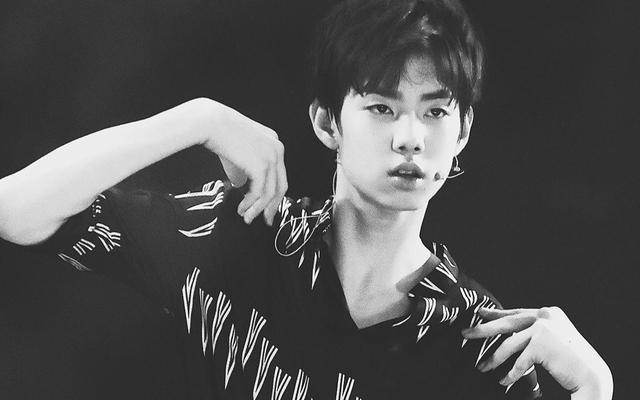 TFBOYS师弟中唯一被开除的成员，从万众瞩目到与粉丝互怼自嘲渣男