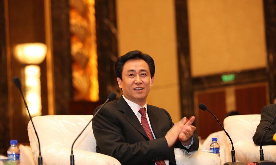 地产新首富诞生：公司每天净赚2亿，纳税超千亿，自己年薪才22万