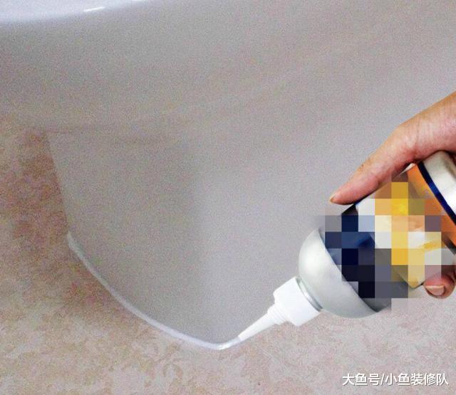 ?卫生间玻璃胶一旦发黑，学老师傅这样做，管用又简单