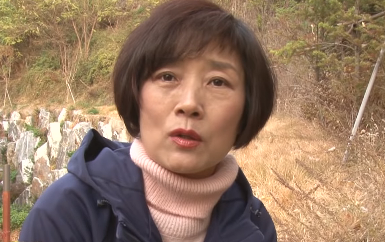 小猫意外坠入深层排水管，性命堪忧，救援人员齐努力救出！