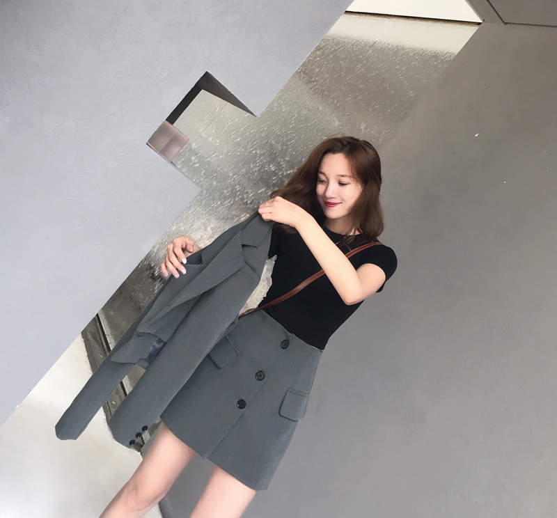 早晚天凉，小个子女人这样穿小西装，得体修身气质出众