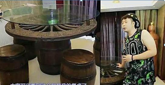 ?参观杜海涛现实的房子，房子布置很＂寒酸＂，跟普通家庭没区别