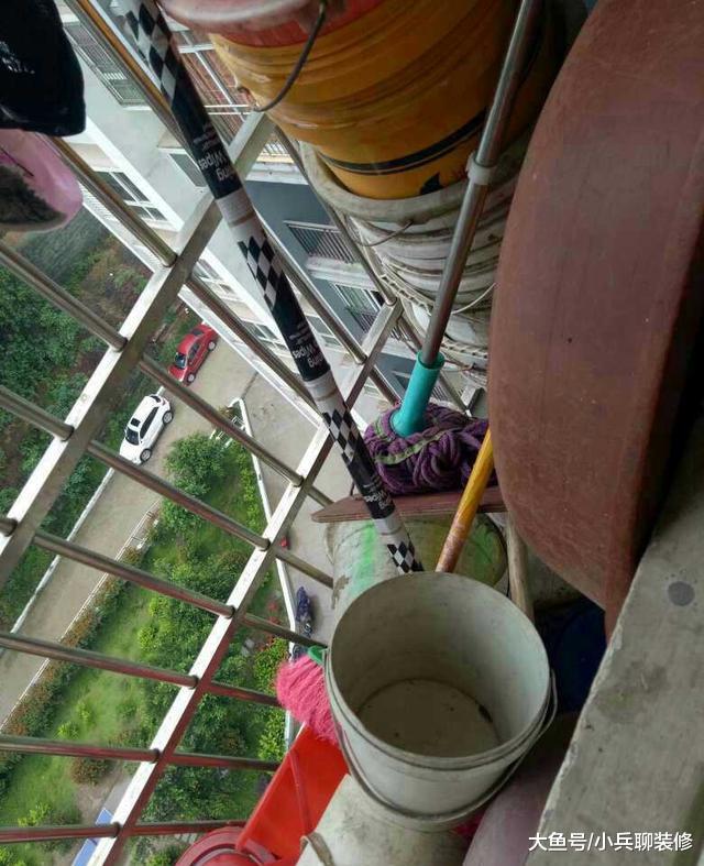 真后悔接婆婆进城同住，刚装好的新房成了这样，好气哦！