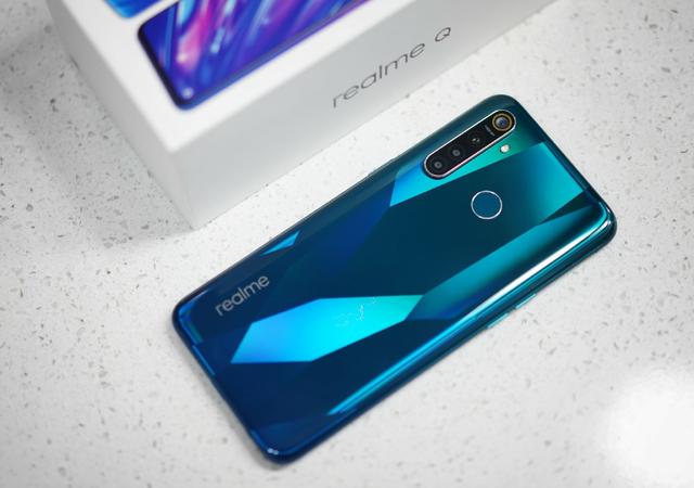 中国移动4G手机质量报告出炉，红米卢伟冰晒榜竟默默把友商遮掉？