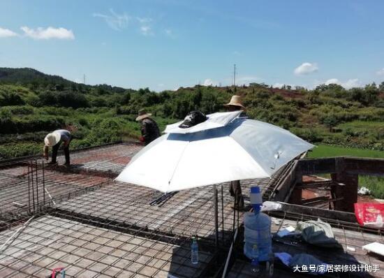 才花了37万建三层小洋房，六角窗户、挑空大客厅成全村瞩目焦点