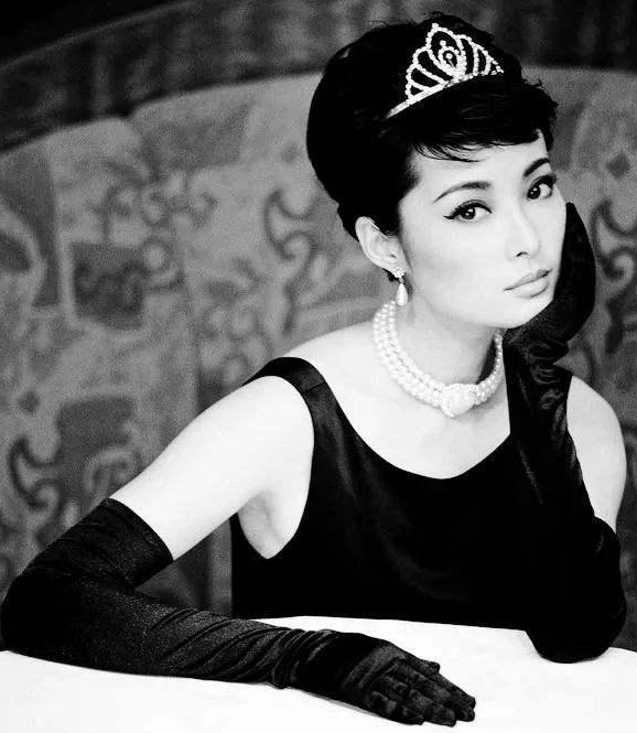 女星“赫本妆”对比，赵丽颖可爱，杨幂美艳，只有她的最像