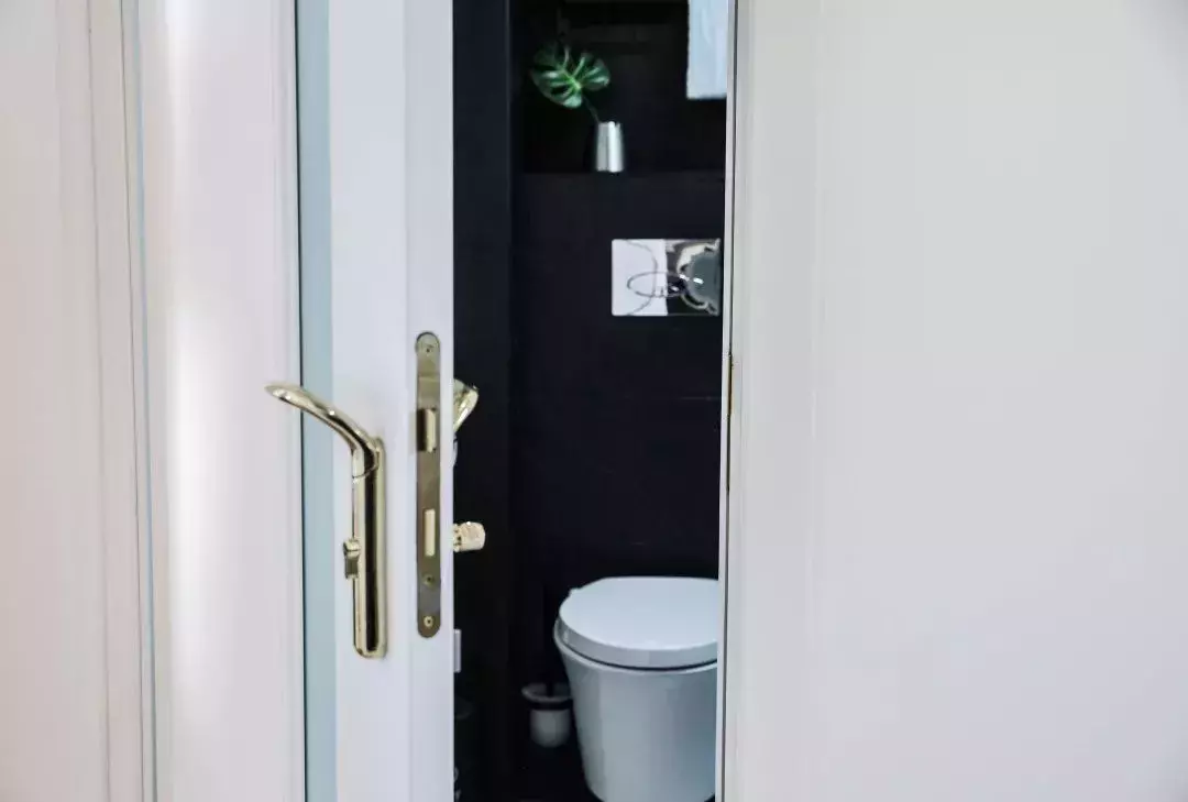 67平的混搭风小户型二居室, 破旧老房变轻奢小窝