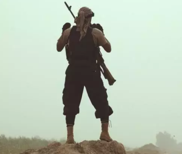 一个人一杆枪，狙杀近千名美国大兵，中东美军都闻风丧胆