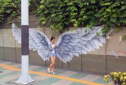 那些让“PS大神”也无法做到的巧合，看过的网友傻傻分不清楚