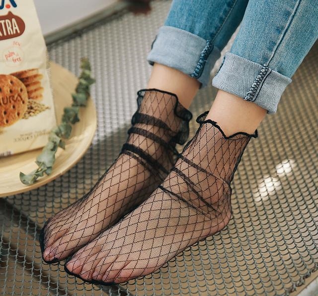 据说今年很流行丁字袜，但这些袜子你都见过吗？搭什么鞋都不会错