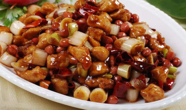 炒“宫保鸡丁”时，很多人忽略了这一步，难怪鸡丁又柴又难吃