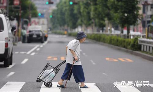 新生儿减少400万，出生率降低的同时，楼市迎来最大“利空”