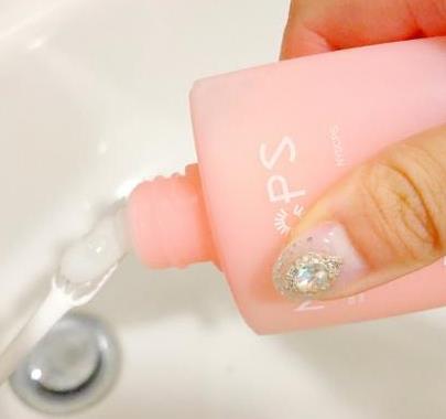 因张俪代言一小时疯卖30000支，大黄牙没了，景甜：不好用你找我