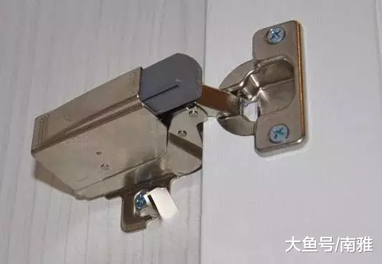 装修不久的新家，柜门各种使用故障，这啥原因？