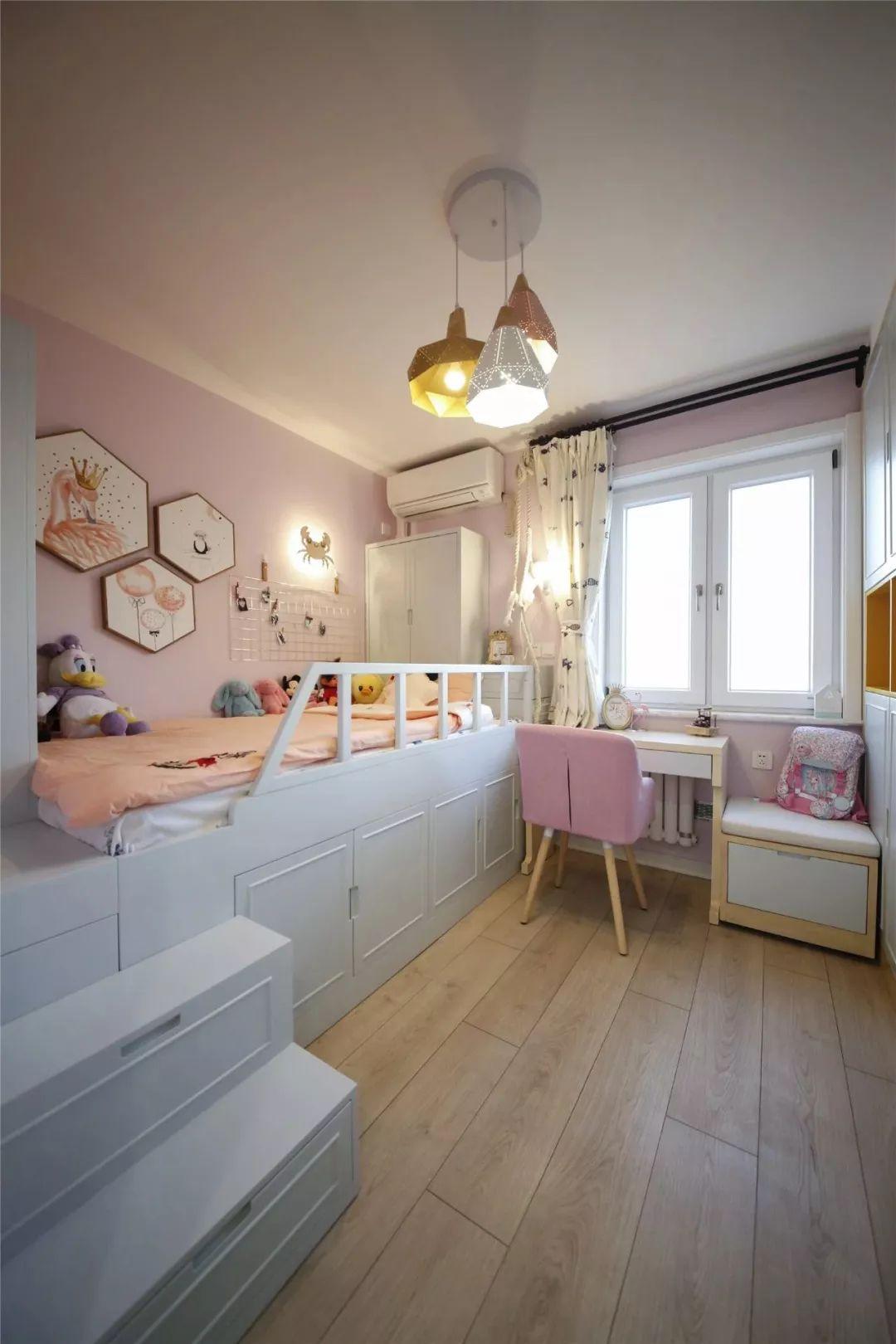 简约小户型三居室装修案例，超喜欢带阳台的主卧设计！