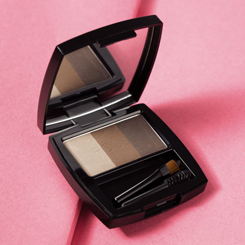 美妆博主建议：气垫别再按压！许多女人浑然不觉，难怪浮粉又脱妆