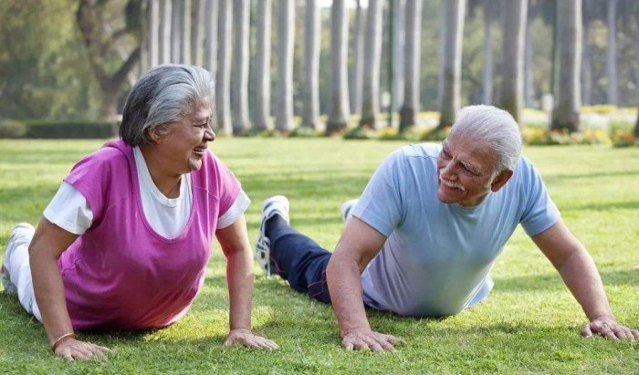 人过50岁后别老看电视了，建议拿下这种“收音机”，能让生活更美妙