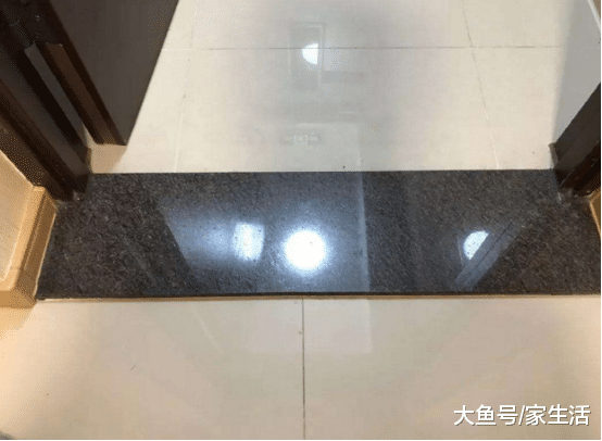 头一次见卫生间这样做门槛石，不怕成为绊脚石，还能隔绝水汽