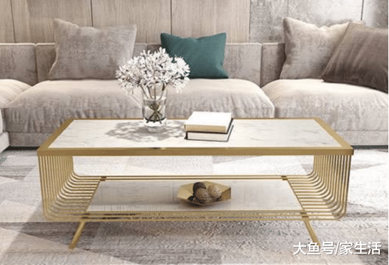 客厅小就不要放茶几了，这样设计来代替，师傅看完点头夸好