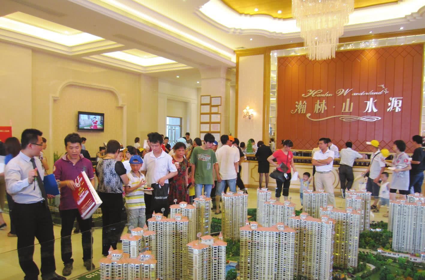 又一楼盘降价两千，业主却要退房！网友：若涨了，你会补差价？