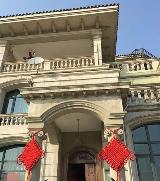 参观上海亲戚的超大豪宅，网友：这是唯一把别墅住成农村房的人！