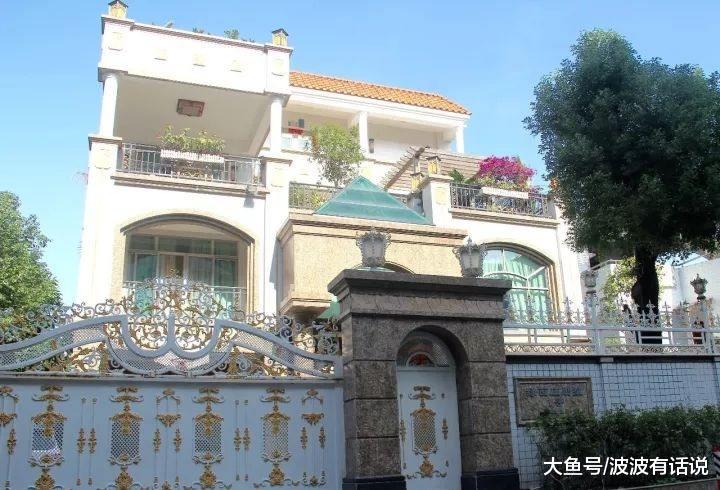 我们关注：拥有8套别墅的富豪住着2套廉租房