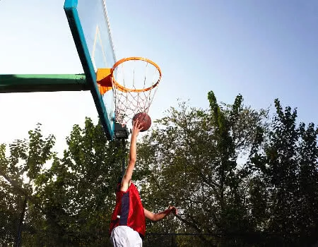 喜欢篮球的男生,这3个习惯“无法掩盖”,最后高手居多