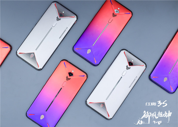 ROG2的风扇散热惨败，这款游戏手机内置“空调”，关键售价还低！