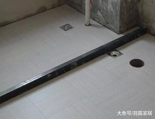 卫生间万万不要装淋浴房了，头次见这种设计，省钱又实用