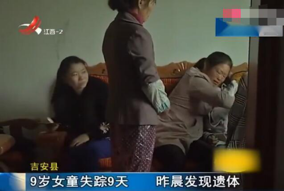 母親跳廣場舞, 9歲女孩一旁玩卻失蹤, 找到時遺體彎曲在廢棄廁所