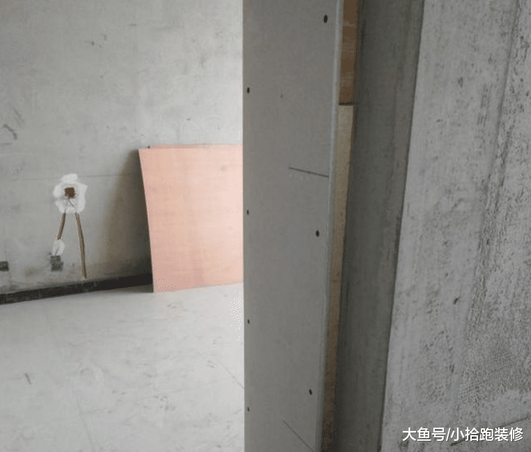 师傅说门套基层给他处理，能省200块，可最后我真想把他找来