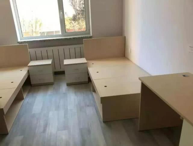 “天价”宿舍1.6万一年，其中1.4万服务费？拒绝交钱遭威胁