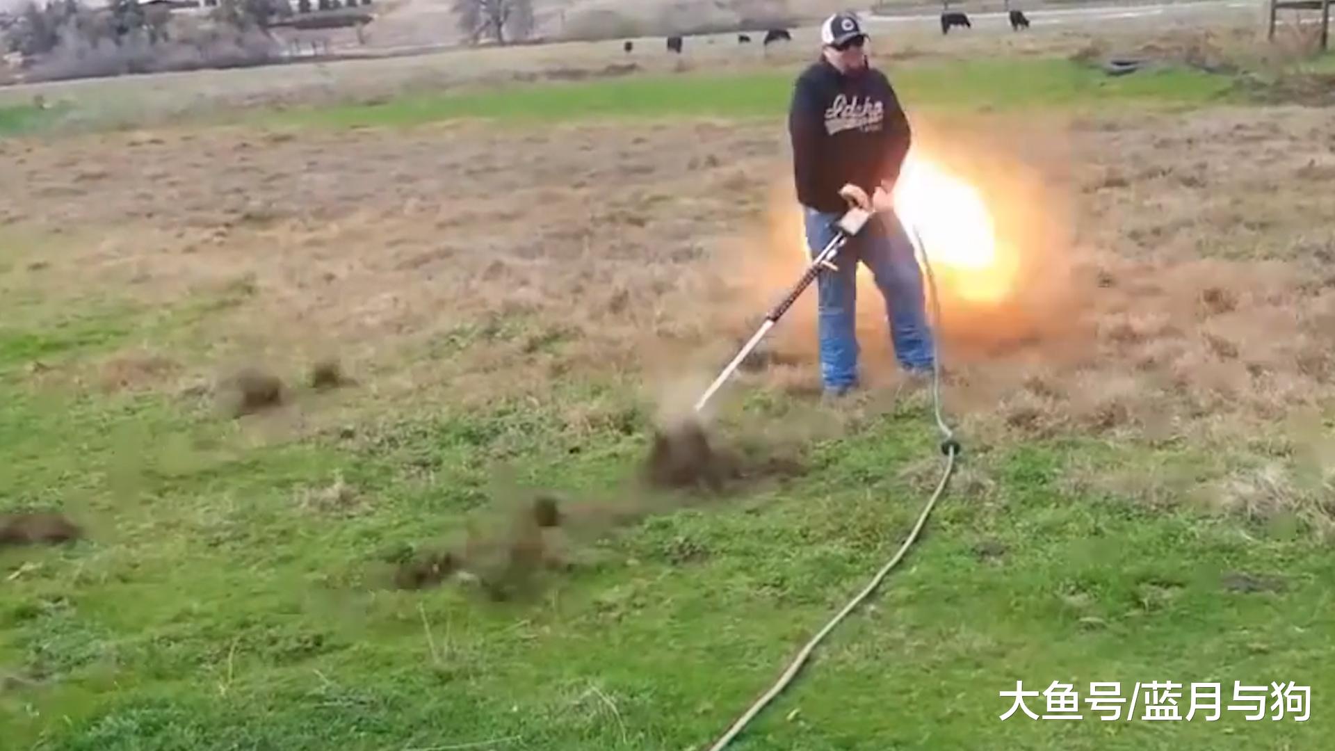 田里晚上总是发出声响，村民将土翻开后，终于发现了