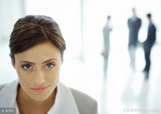 这四件事，烂肚里也别和同事交流，否则你是真的傻